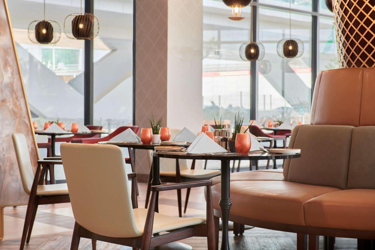 Radisson Blu Hotel Riyadh Convention And Exhibition Center Exterior photo The restaurant