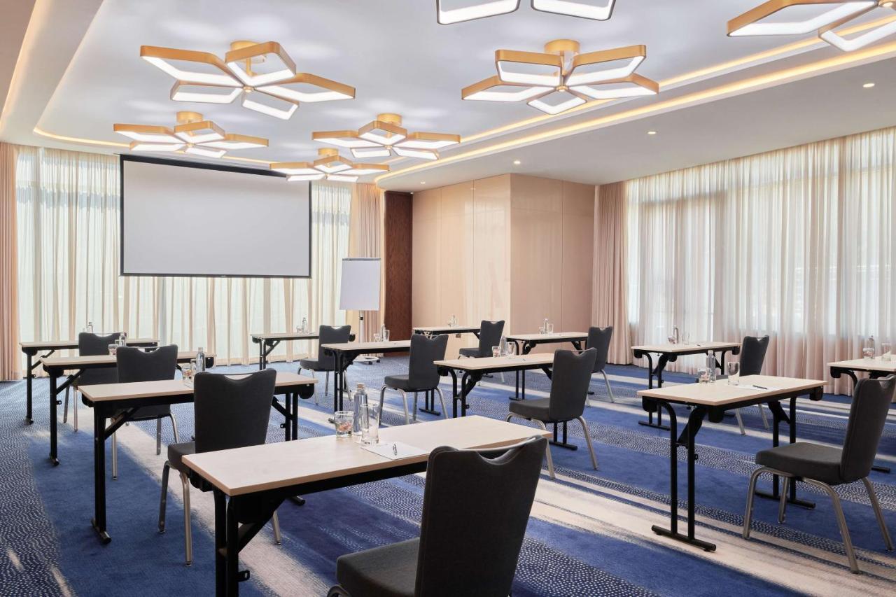 Radisson Blu Hotel Riyadh Convention And Exhibition Center Exterior photo Meeting room
