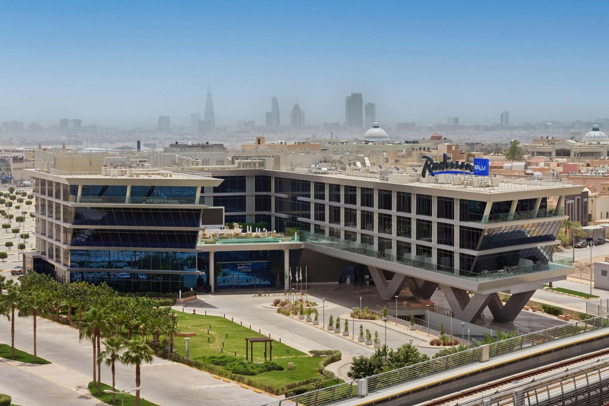 Radisson Blu Hotel Riyadh Convention And Exhibition Center Exterior photo The American University in Cairo