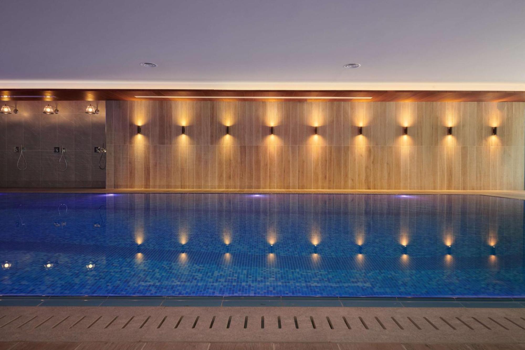 Radisson Blu Hotel Riyadh Convention And Exhibition Center Exterior photo The swimming pool at The Dorchester