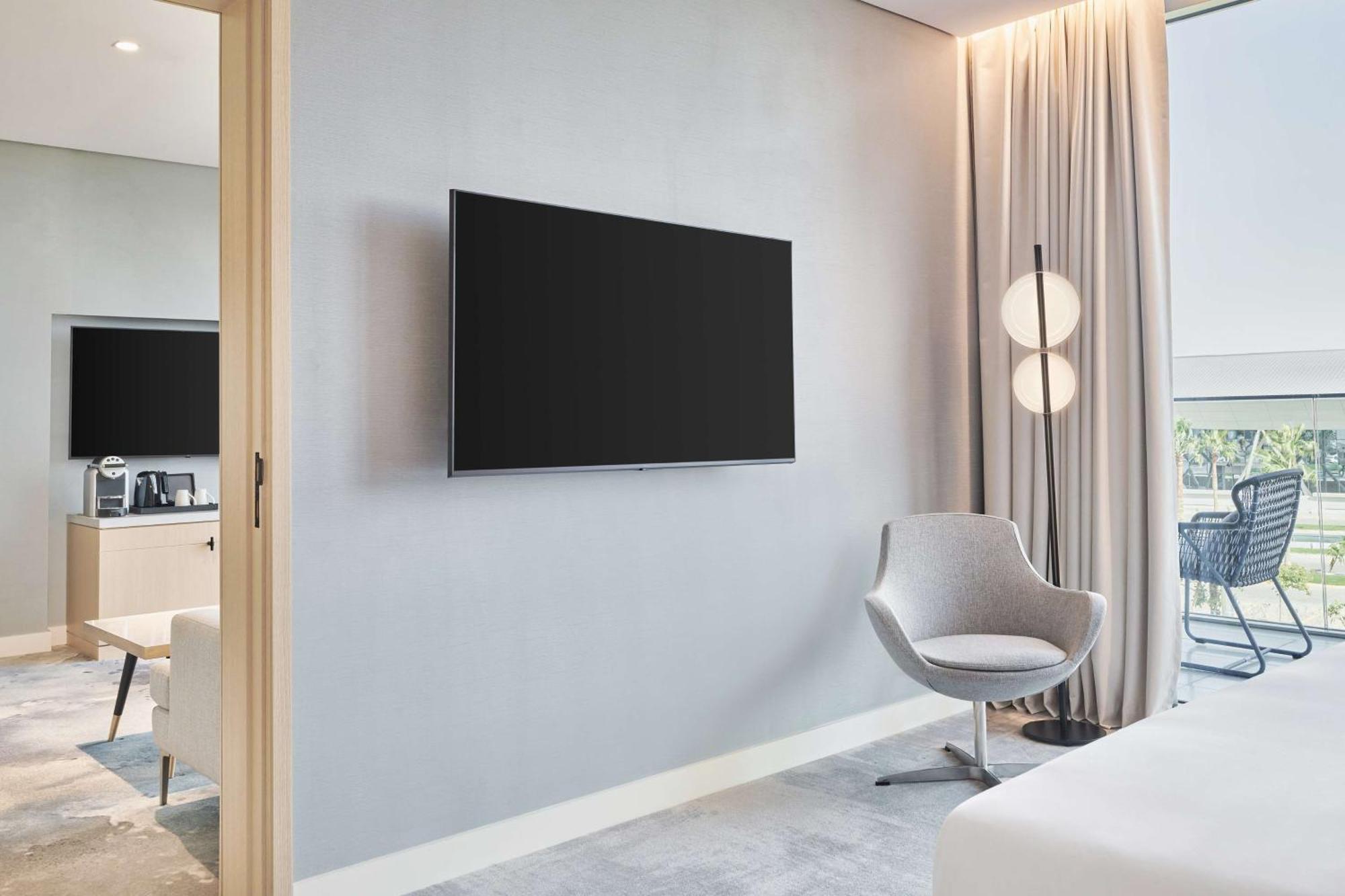 Radisson Blu Hotel Riyadh Convention And Exhibition Center Exterior photo A wall-mounted television