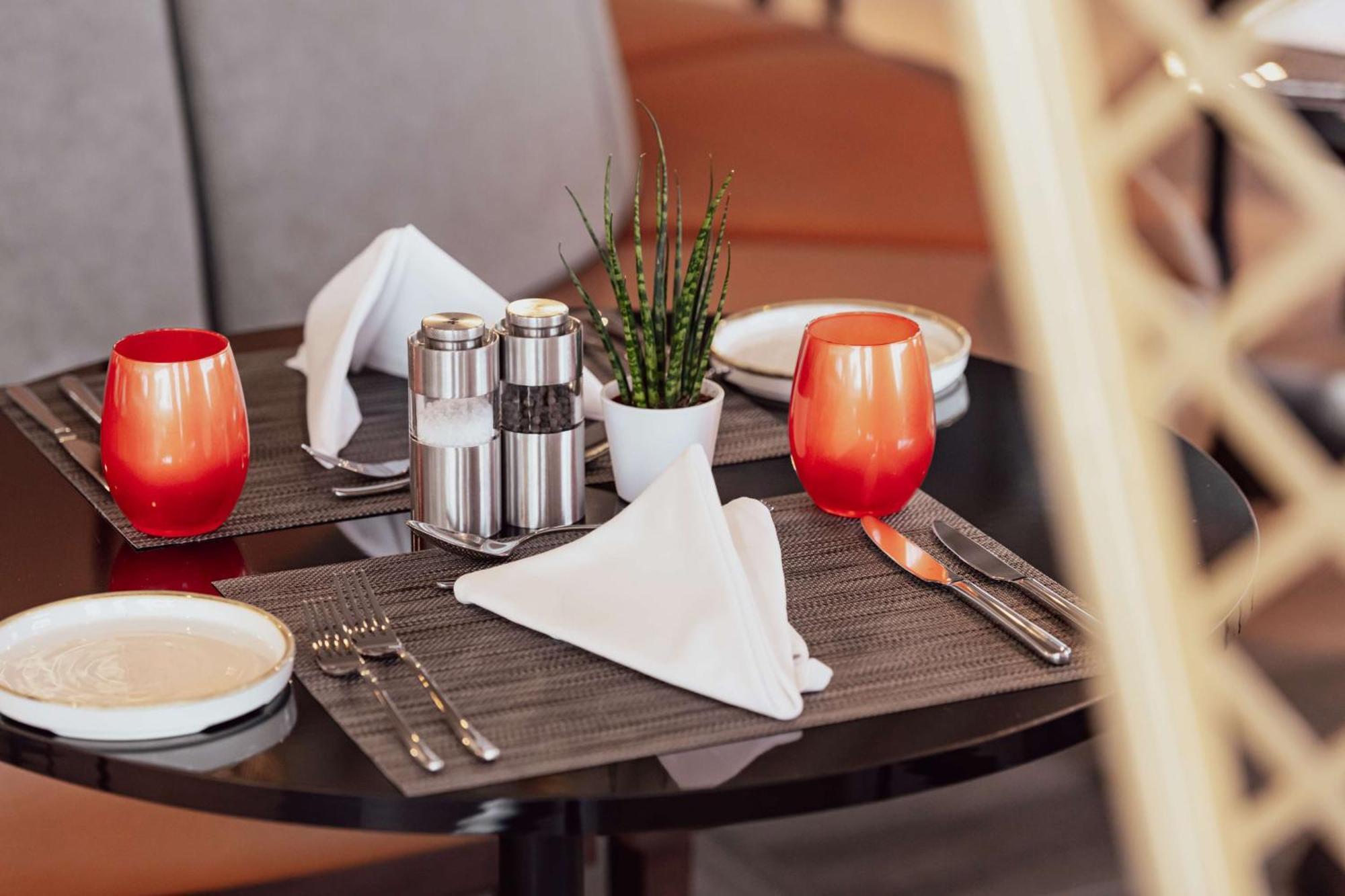 Radisson Blu Hotel Riyadh Convention And Exhibition Center Exterior photo A place setting