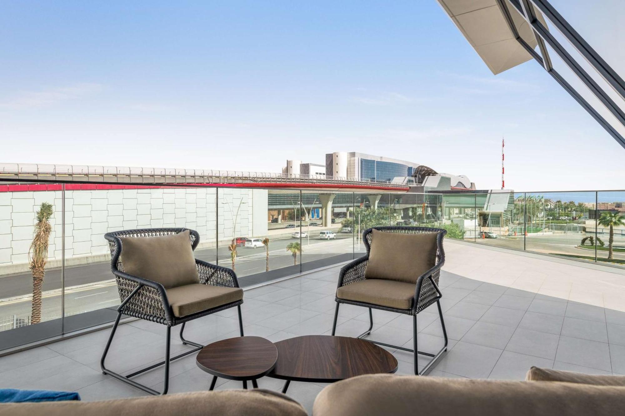 Radisson Blu Hotel Riyadh Convention And Exhibition Center Exterior photo The Sky Bar