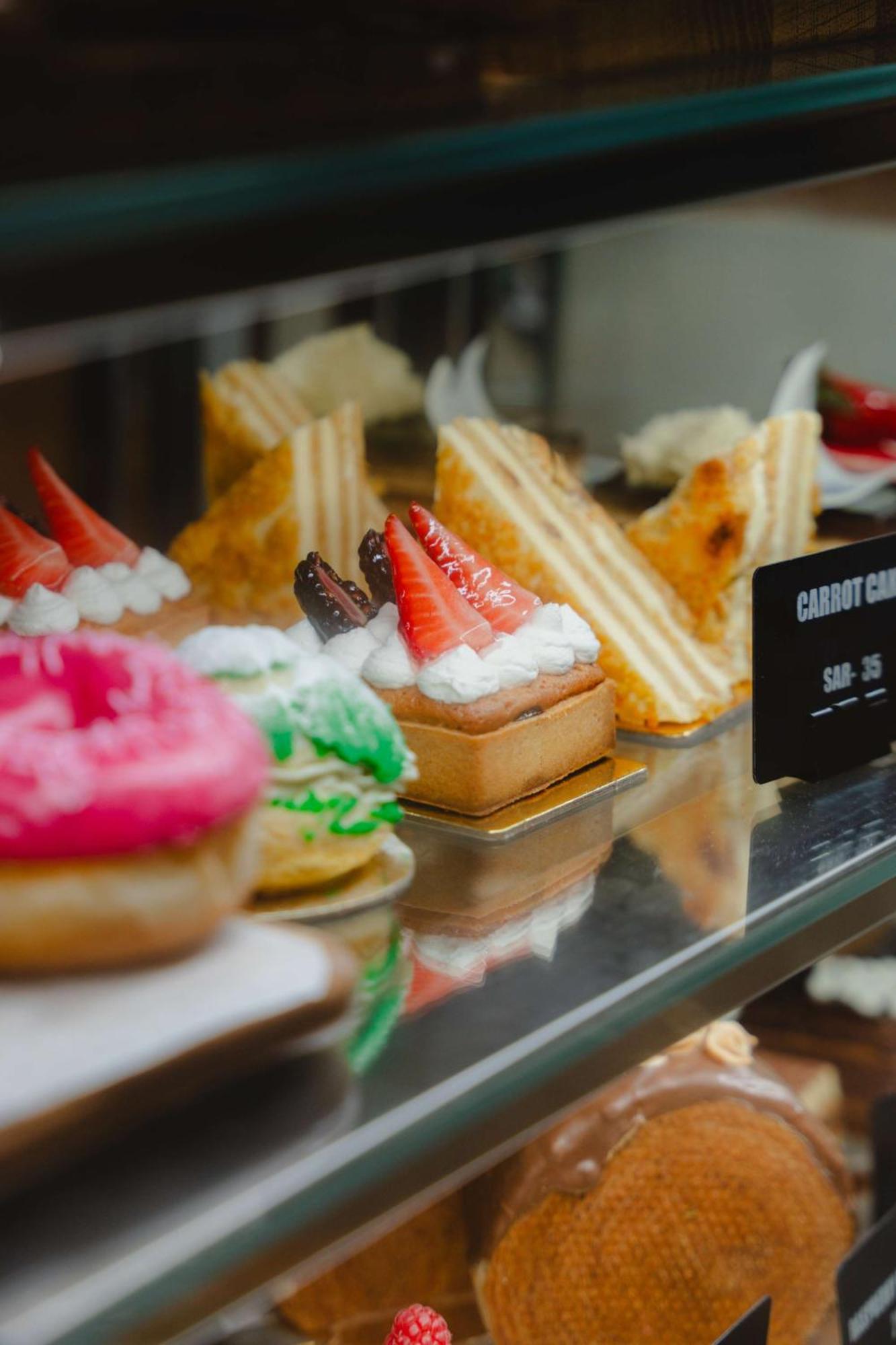 Radisson Blu Hotel Riyadh Convention And Exhibition Center Exterior photo A display of pastries at a bakery in Singapore